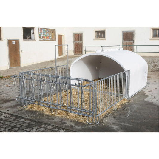 CalfHouse Premium XXL stor kalvhydda i glasfiber med stängsel för upp till sju kalvar